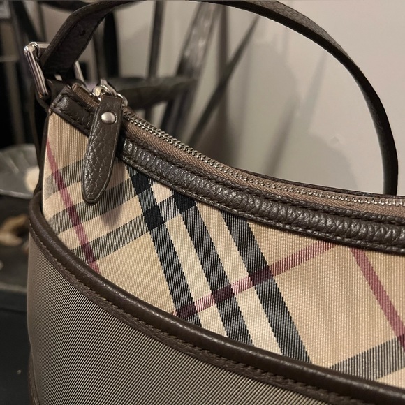 SOLD‼️Authentic Burberry Bag - Picture 14 of 17
